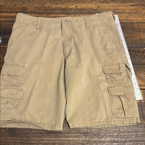 Men's wrangler Tan Cargo Shorts - waist 36